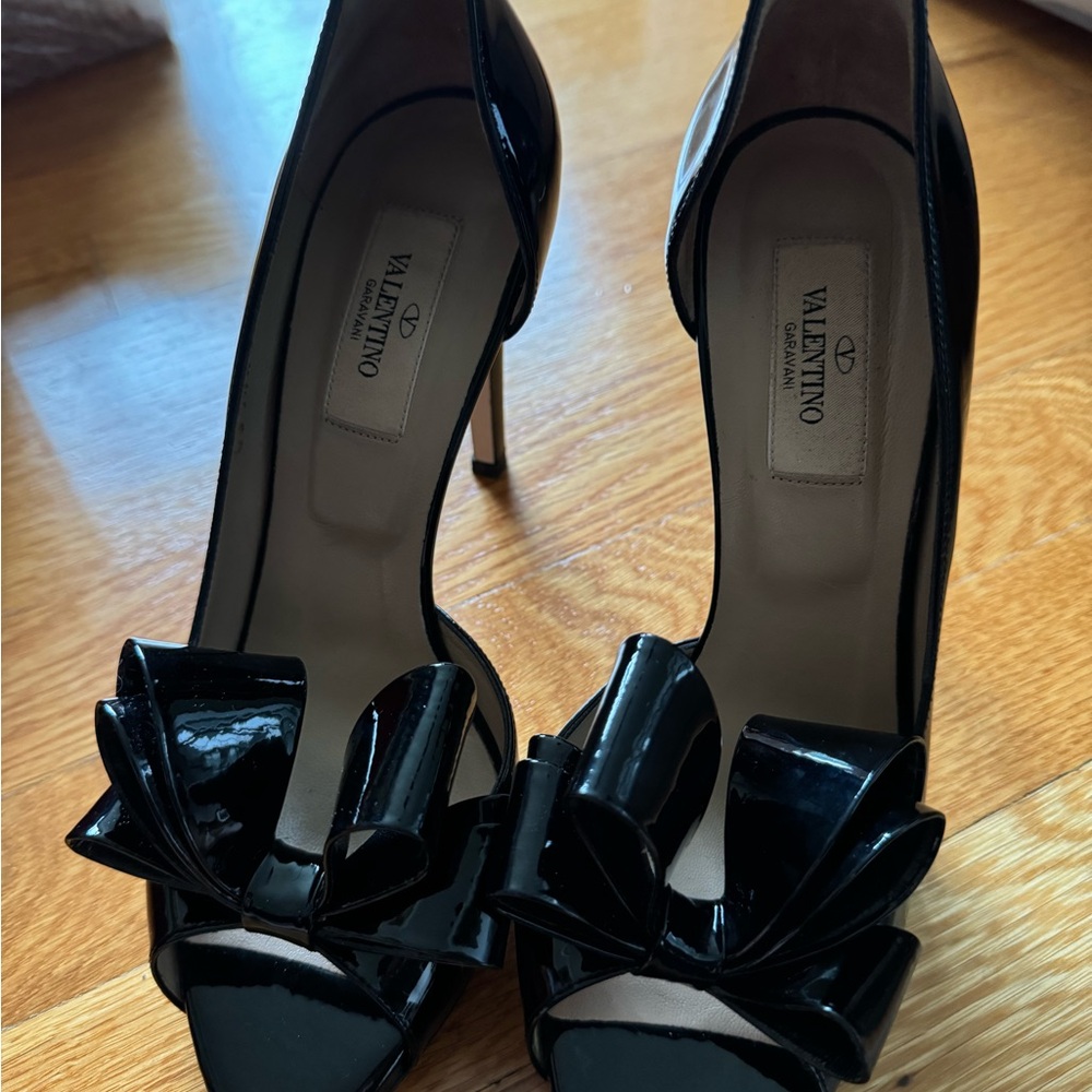 Auth EUC Valentino black bow pumps sz 7B